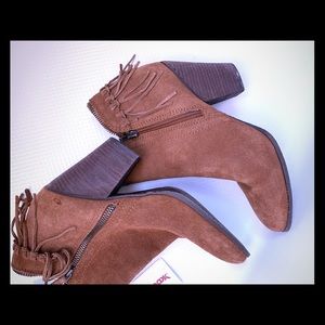 Fringe angle boot